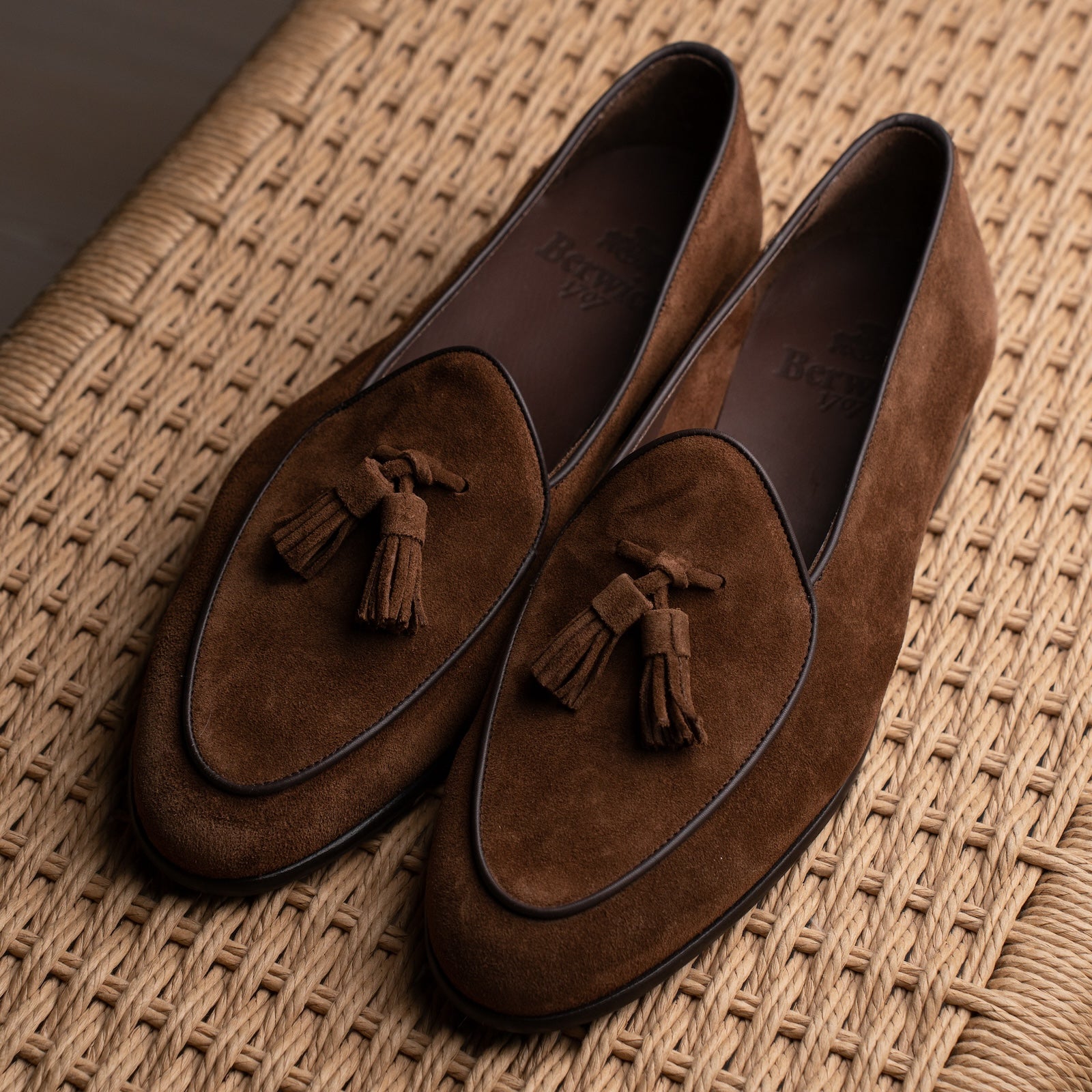 Trendora™ - Medium brown suede loafers