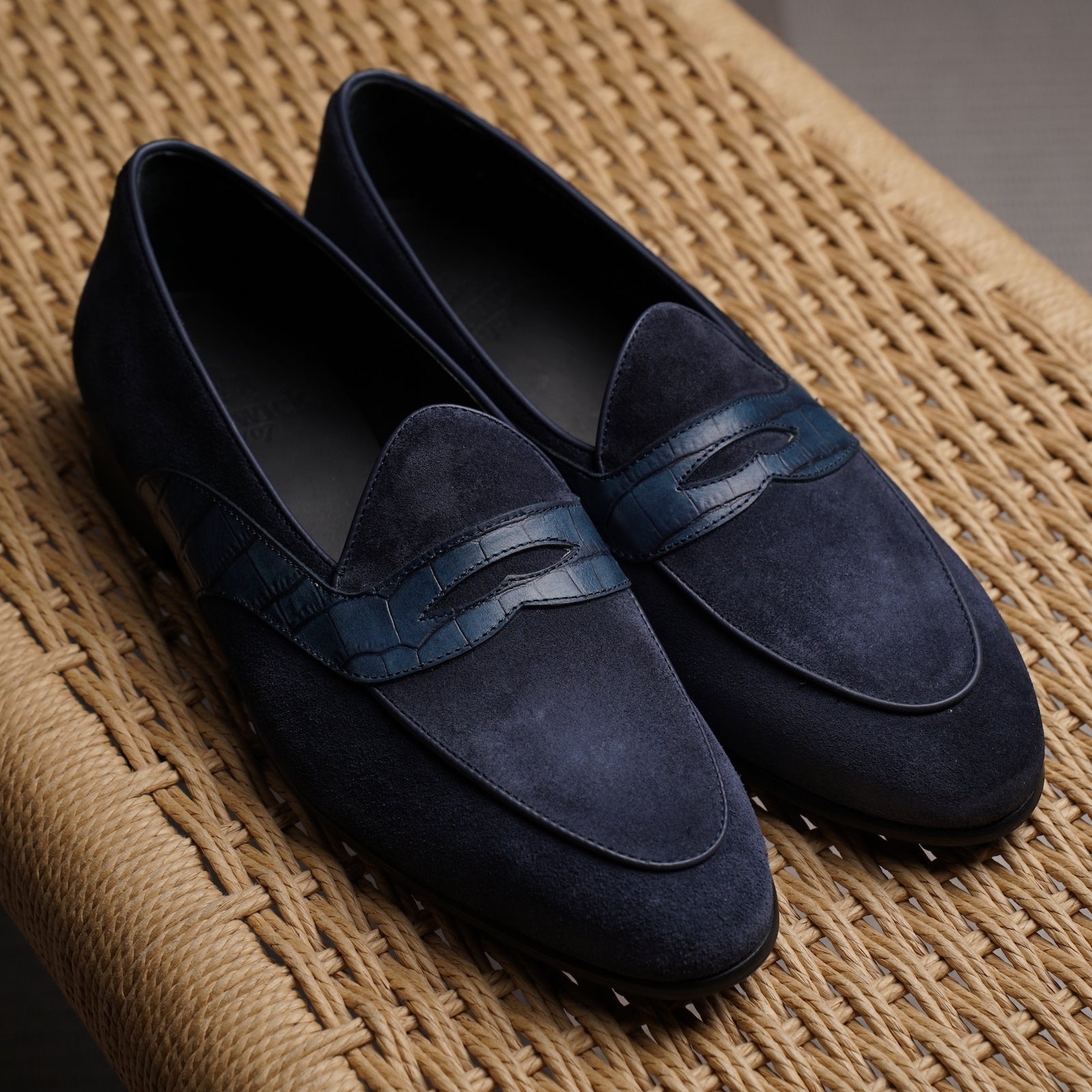 Trendora™ - Navy suede w/ faux croc strap loafers