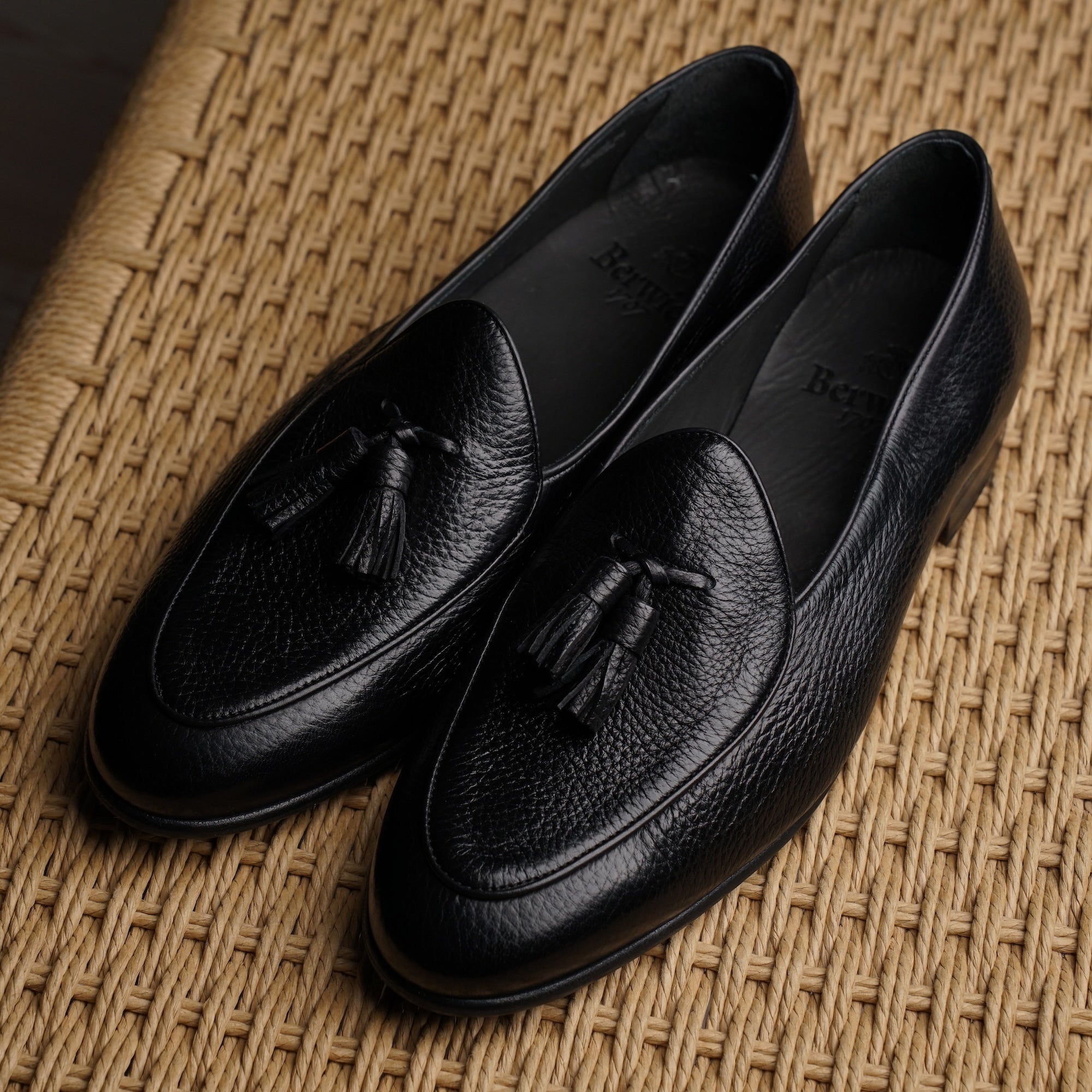 Trendora™ - Black deerskin loafers