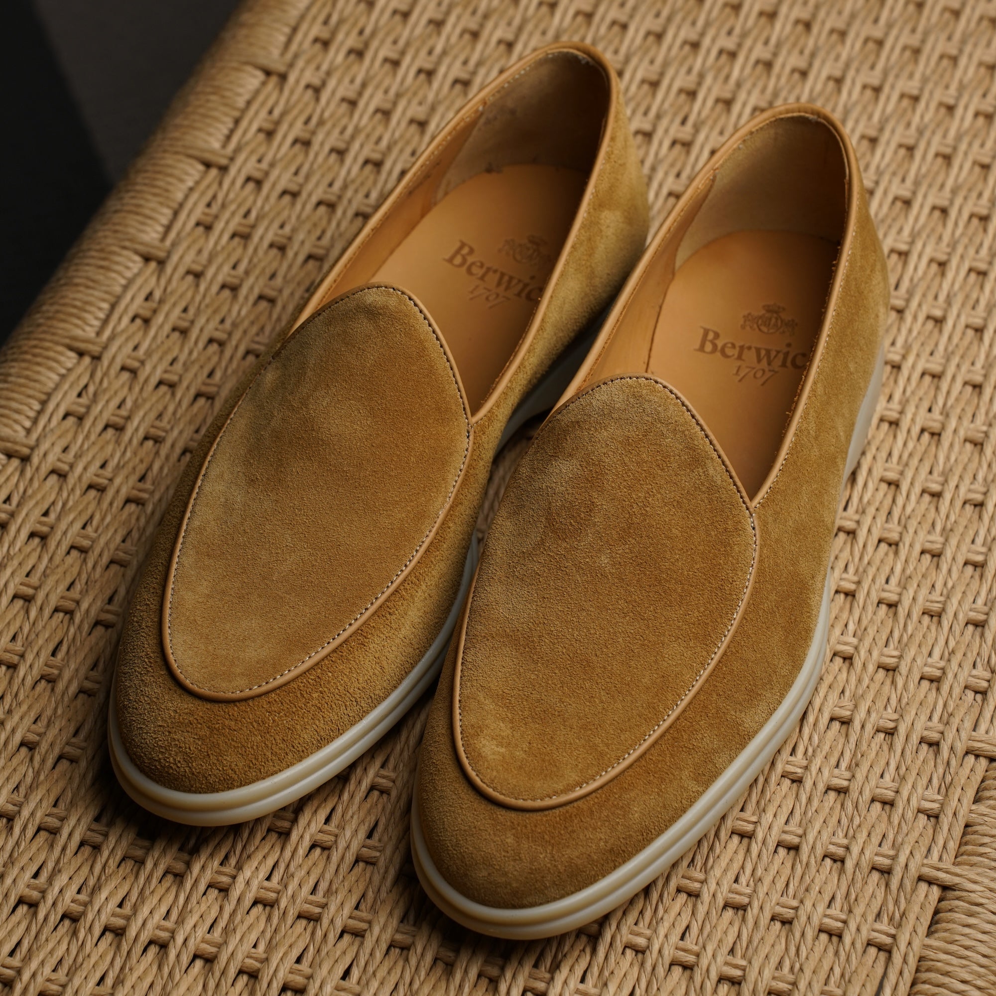 Trendora™ - Golden brown suede