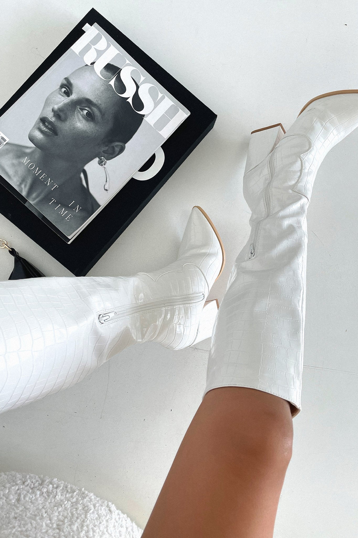 Trendora™ - White high croc boots