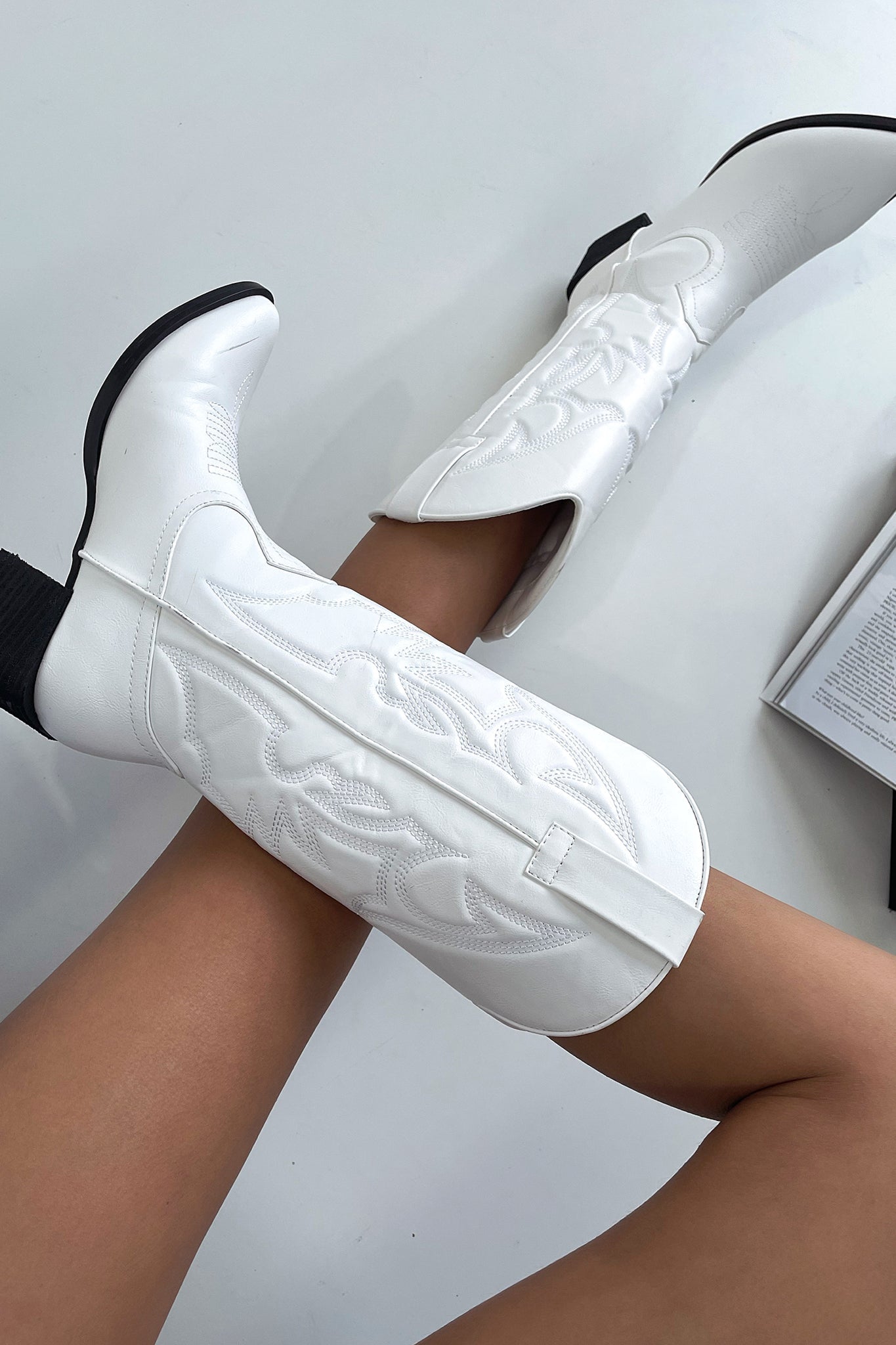 Trendora™ - White cowboy boots