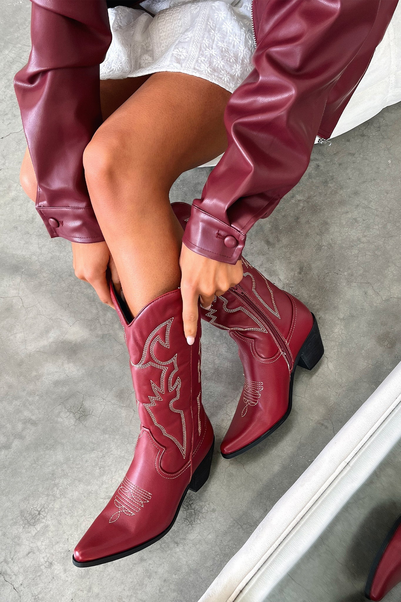 Trendora™ - Burgundy boots